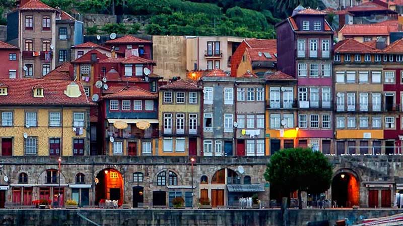 Wo man in Porto im Viertel La Baixa übernachten kann