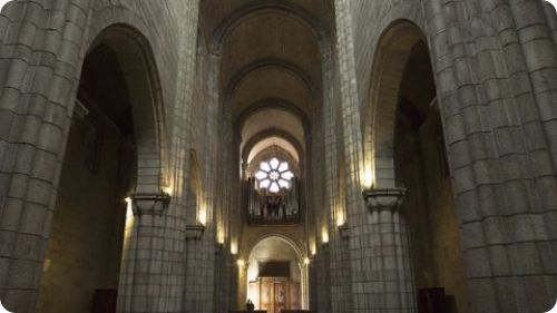 Innenansicht der Sé-Kathedrale von Porto